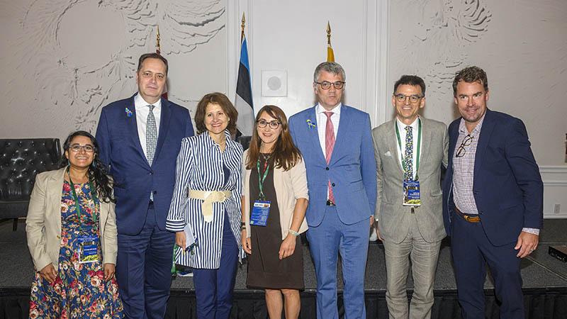 L-R President Jens Frederiksen; 布拉德利Woodworth, Ph.D.; Estonia’s Ambassador to the U.S. Kristjan Prikk; 名选手列侬, Ph.D; Lithuania’s Ambassador to the U.S. Audra Plepytė; 拉脱维亚’s Ambassador to the U.S. Māris Selga; 和 Asia Neupane,Ed.D.